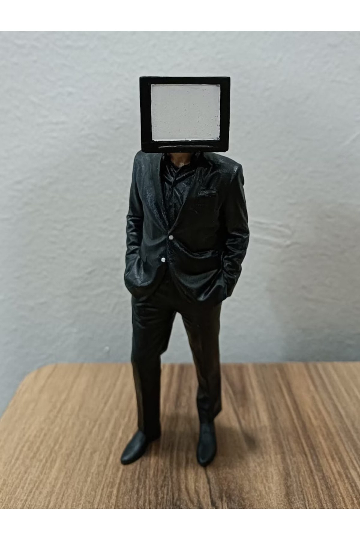 Skibidi Toilet Tvman Figürü 20 cm - Şibili Tuvalet Tvman Kamera Adam Figür